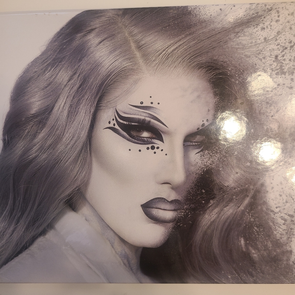 Jeffree Star- 4 palettes